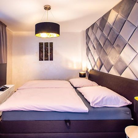 Penzion Julia Dunajská Streda Exteriör bild